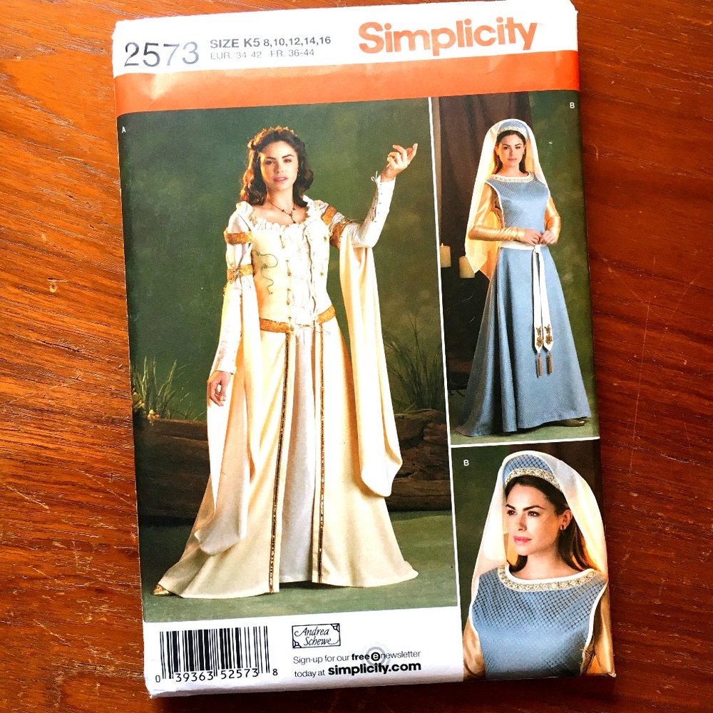 Simplicity 2573 Renaissance Gown, Hat, Veil Costume Pattern